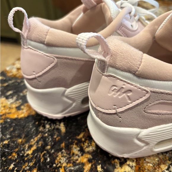 Nike Women's Pink/White Air Max Sneakers. Good condition, size 8.5 - Picture 5 of 6